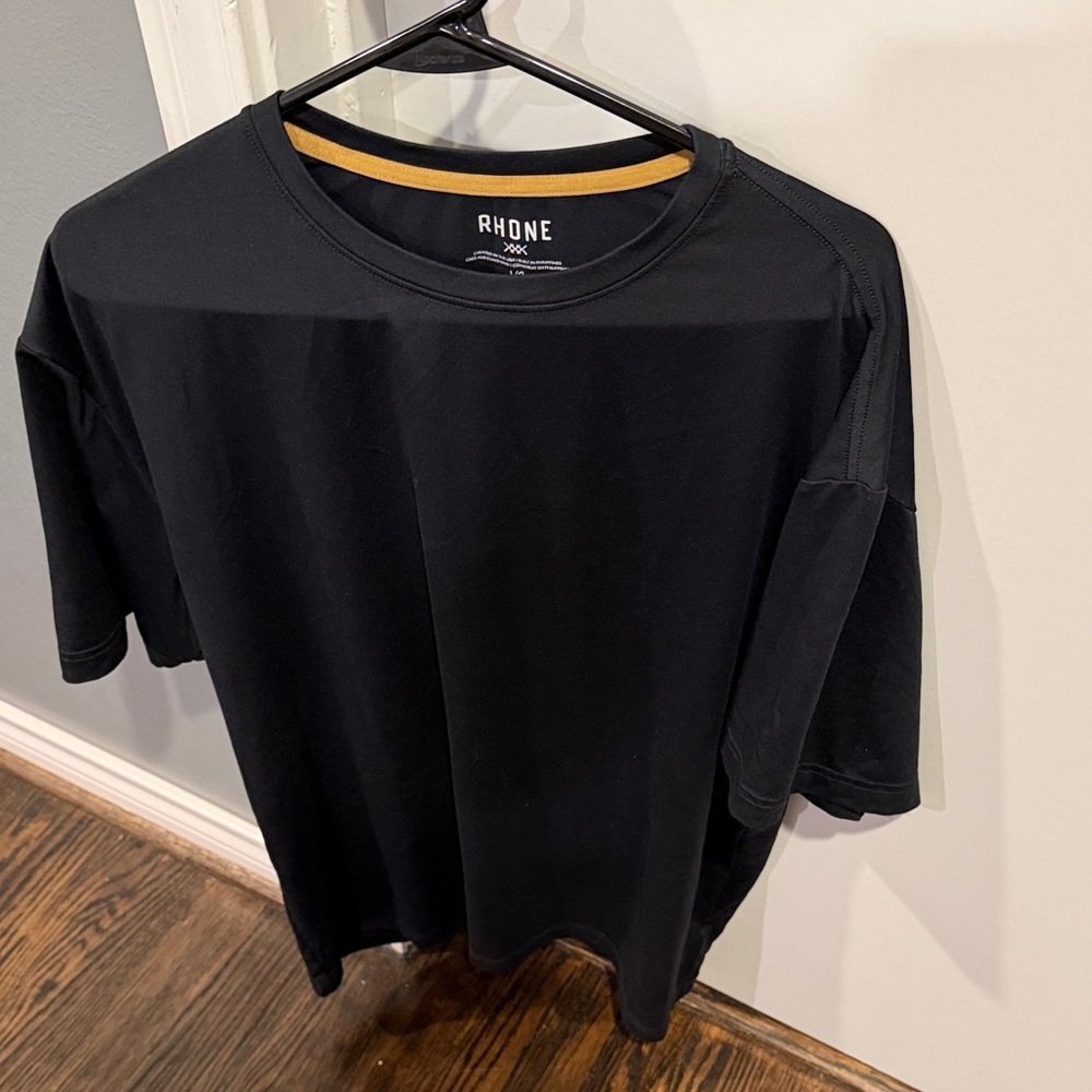 Rhone Men's workout Black Tee